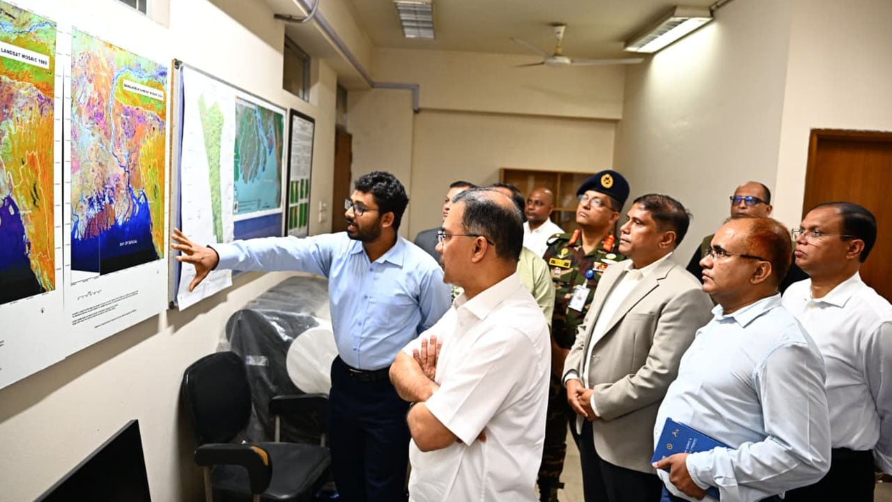 প্রধানমন্ত্রীর আকস্মিক পরিদর্শন