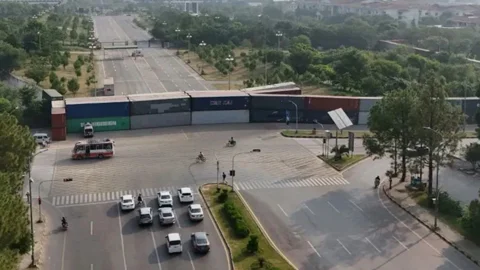 বিক্ষোভ ঘিরে কনটেইনারের শহর ইসলামাবাদ, ২২ হাজার পুলিশ মোতায়েন