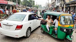অটোরিকশার গতিরোধ করে বাংলাদেশ ব্যাংক কর্মকর্তার ৫ লাখ টাকা ছিনতাই
