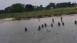 পাটগ্রাম সীমান্তে বিএসএফের গুলি, নৌকা ও সরঞ্জাম নিয়ে যাওয়ার অভিযোগ