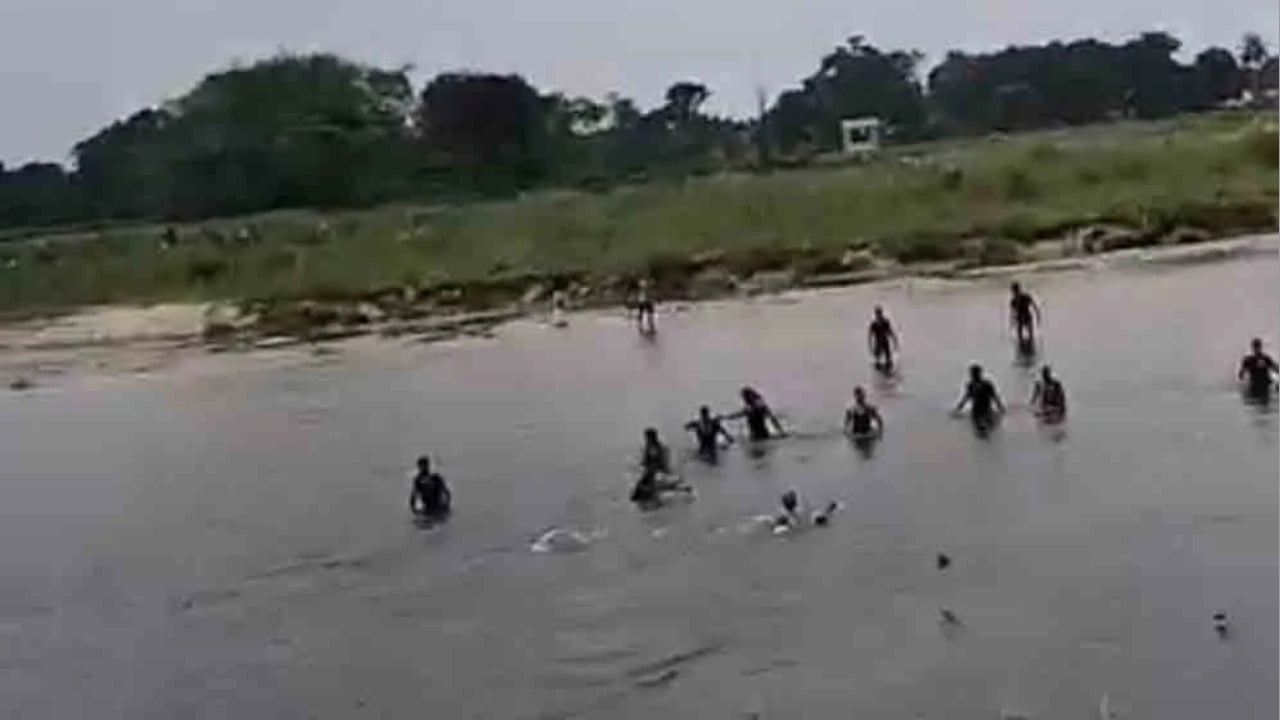 পাটগ্রাম সীমান্তে বিএসএফের গুলি, নৌকা ও সরঞ্জাম নিয়ে যাওয়ার অভিযোগ