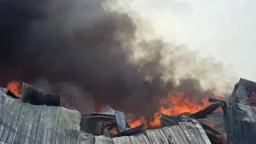 গাজীপুরে পোশাক কারখানার গুদামে ভয়াবহ আগুন, নিয়ন্ত্রণে ৯ ইউনিট