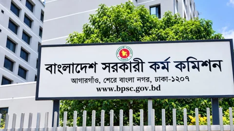 বিসিএসে যোগ্য প্রার্থী সংকট, যেসব
কারণে শূন্য থাকছে হাজারো পদ