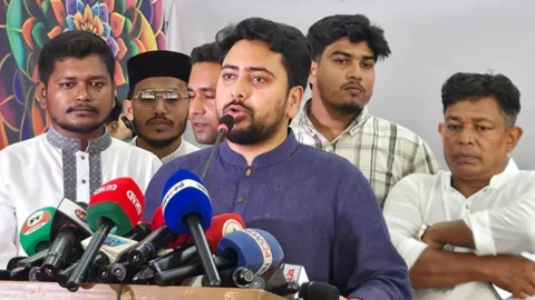 আ.লীগ-বিএনপির কারণে দেশের মানুষ অধিকার ফিরে পাচ্ছে না: নাহিদ ইসলাম