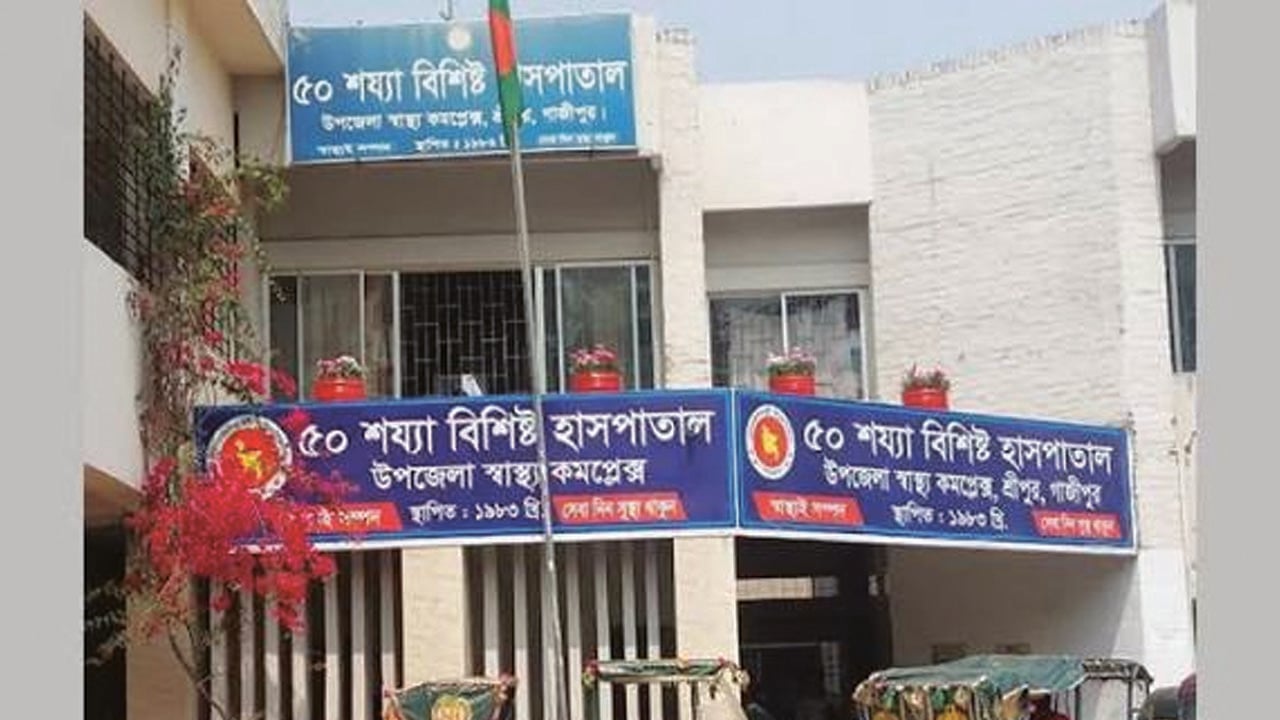 কাভার্ডভ্যানের চাপায় সন্তানসহ স্বামী-স্ত্রীর মৃত্যু