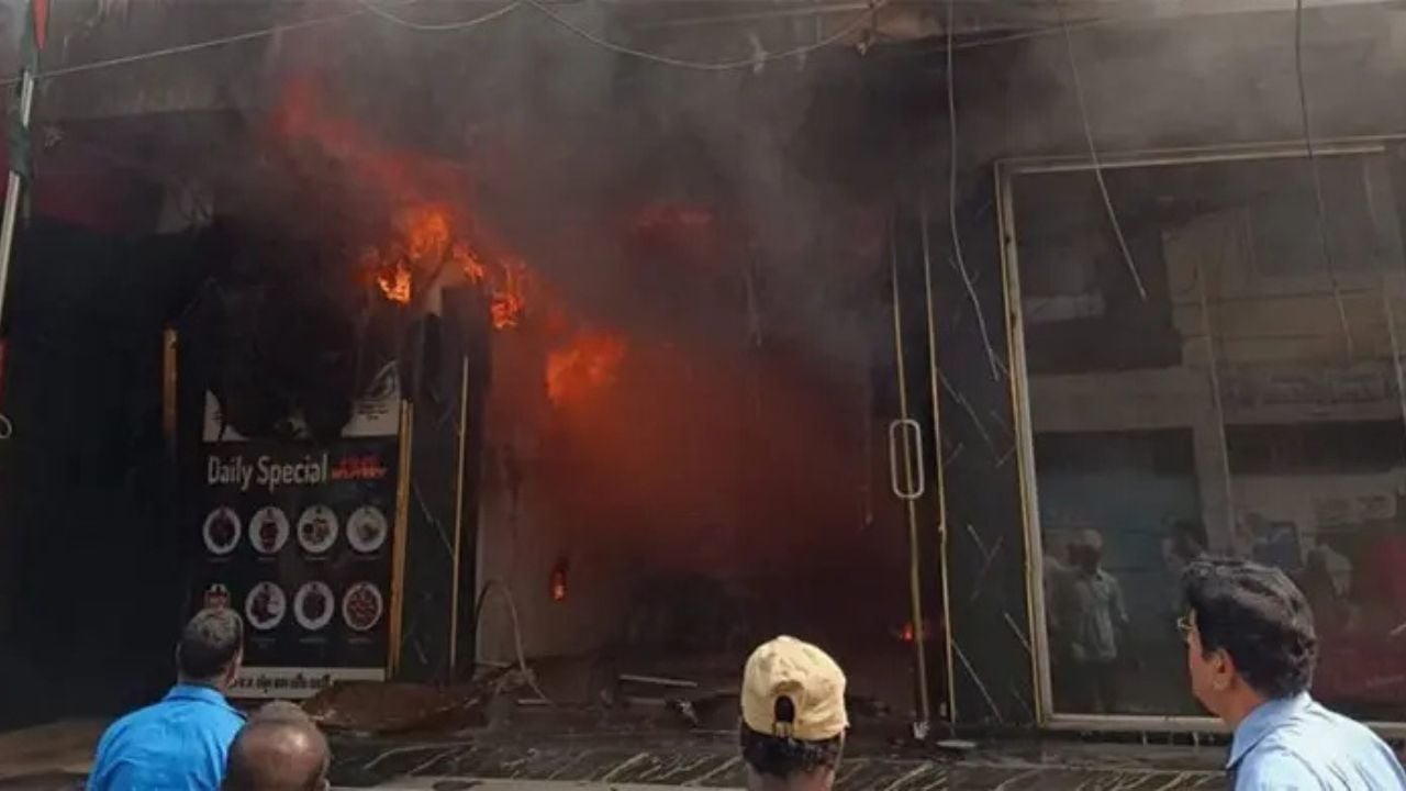 রাজধানীতে ফিজিওথেরাপি কলেজে আগুন