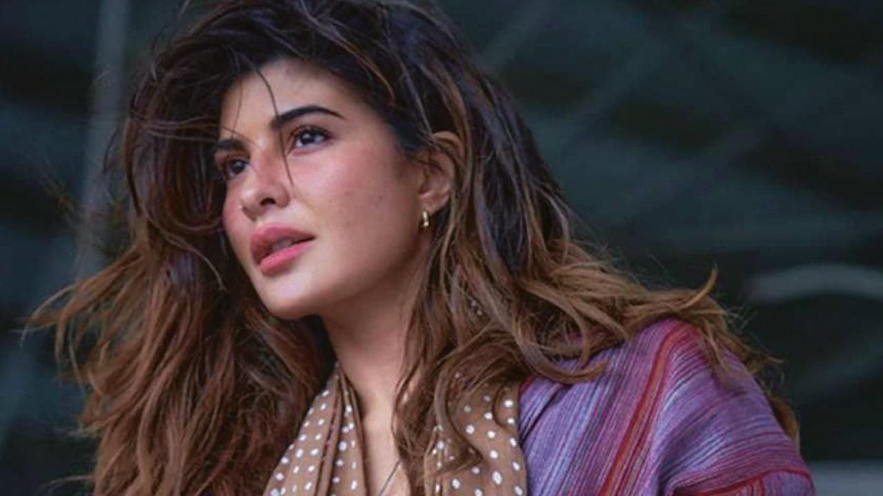 ২০০ কোটি টাকার মামলায় ফাঁসলেন জ্যাকলিন
