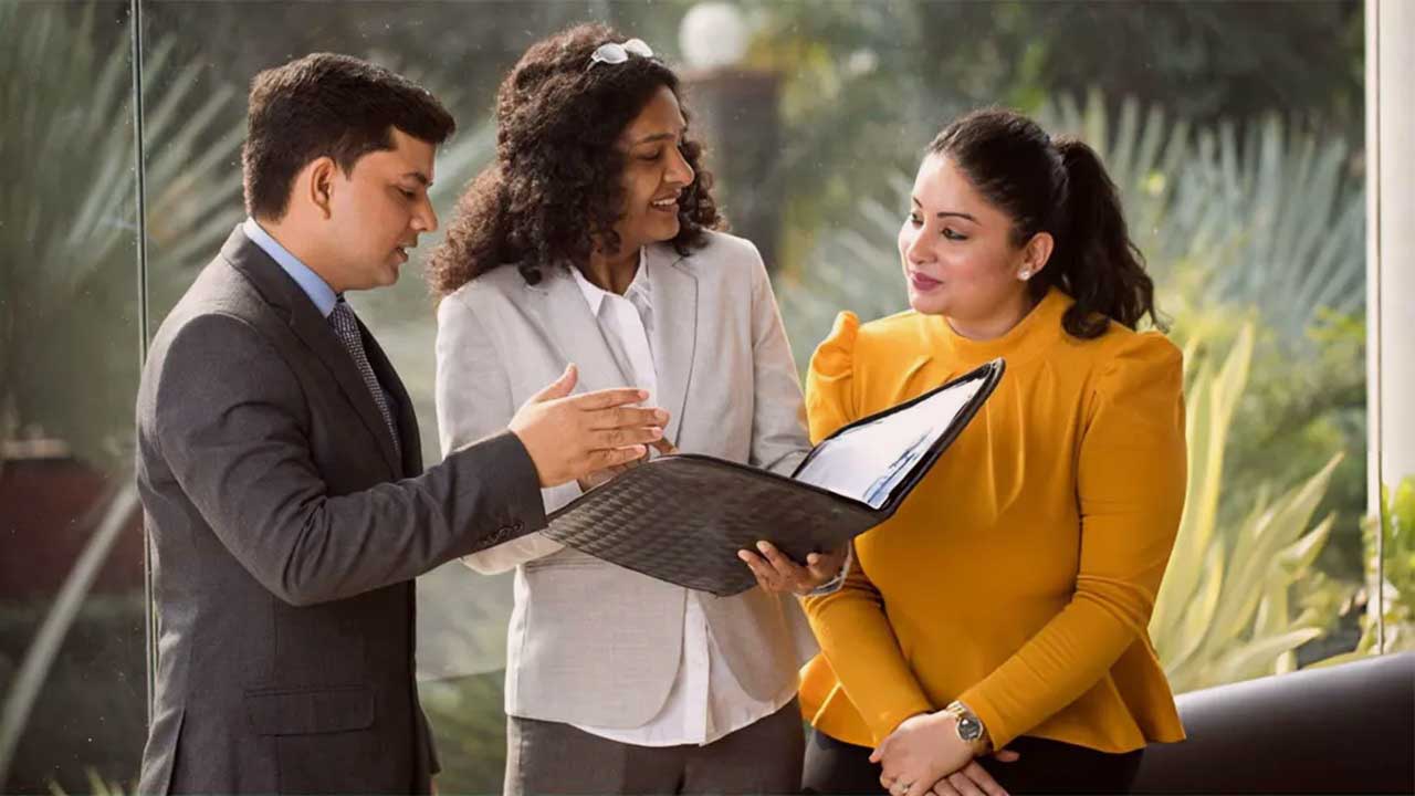চাকরি খুঁজছেন? শুধু ডিগ্রি নয়, এই ৫ দক্ষতা দেখবে প্রতিষ্ঠান