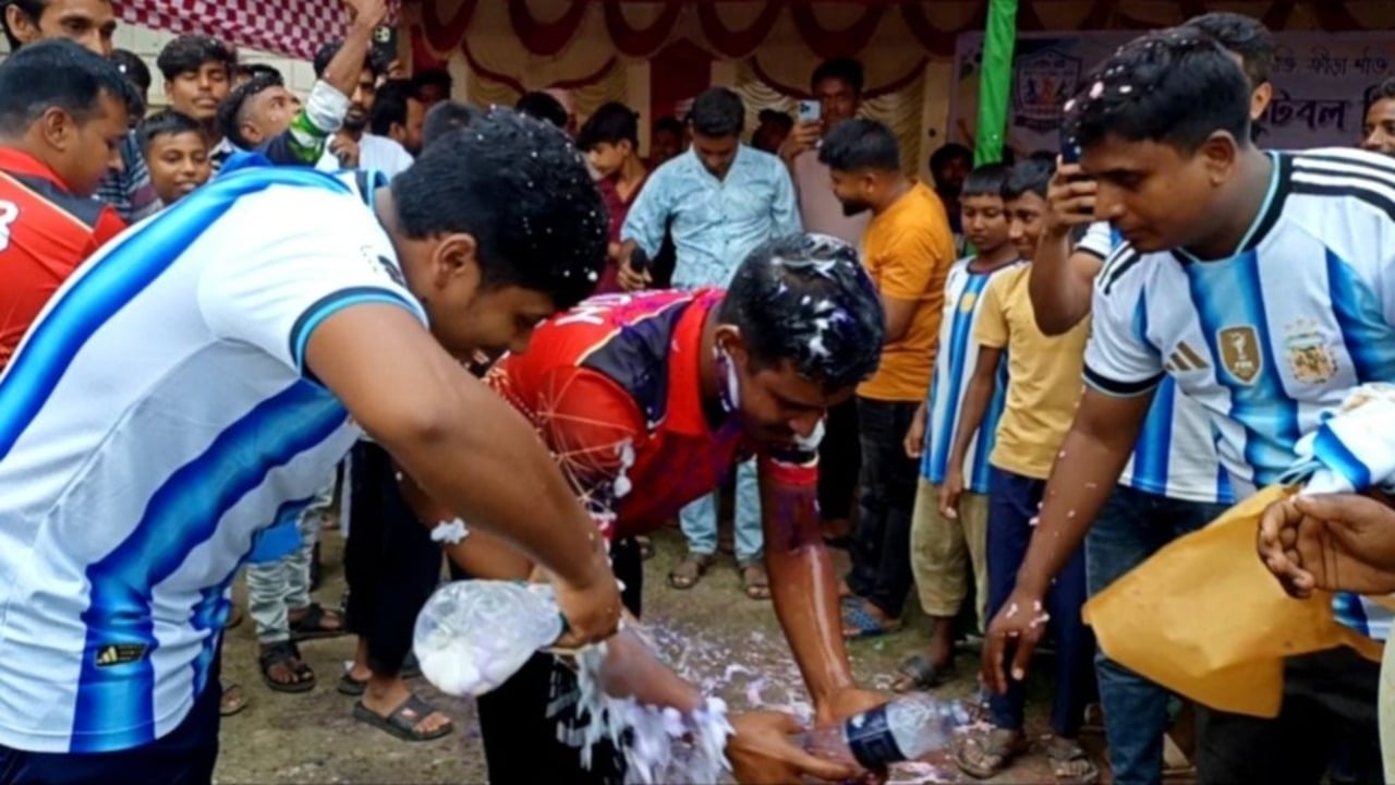 দুধ দিয়ে হাত-মুখ ধুয়ে ব্রাজিল ছেড়ে আর্জেন্টিনার সমর্থক হওয়ার ঘোষণা