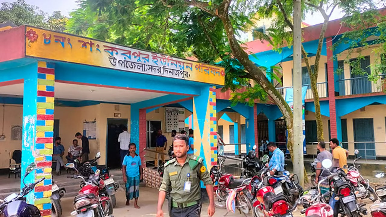 দিনাজপুর সীমান্ত দিয়ে অনুপ্রবেশ করায় আটক ৪