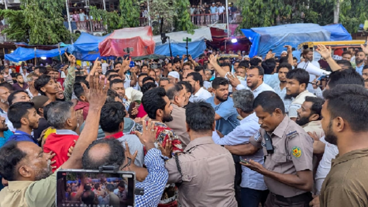 রাজধানীতে জামায়াতের মিছিলে হামলা
