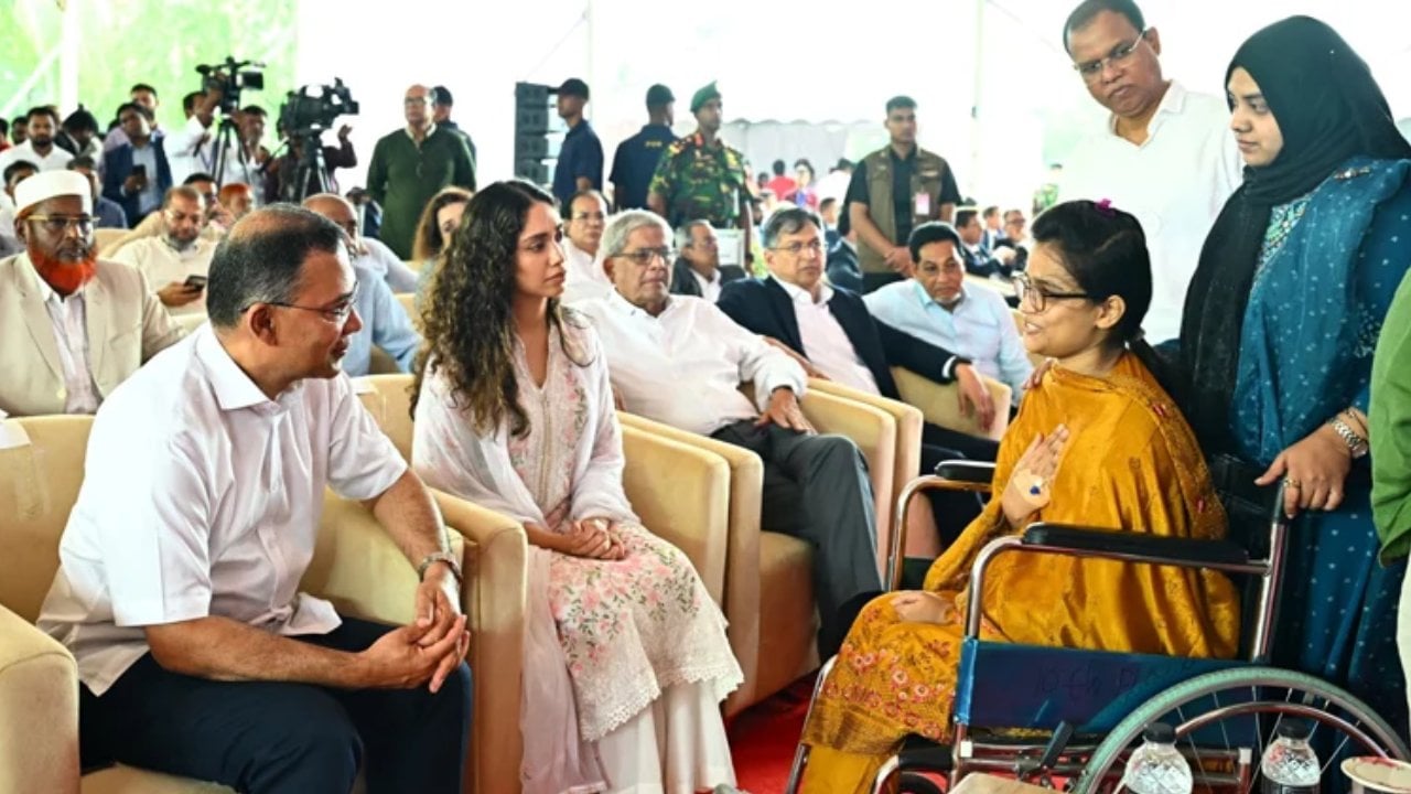 জুলাই আহত যোদ্ধা মিতুর খোঁজ নিলেন প্রধানমন্ত্রী
