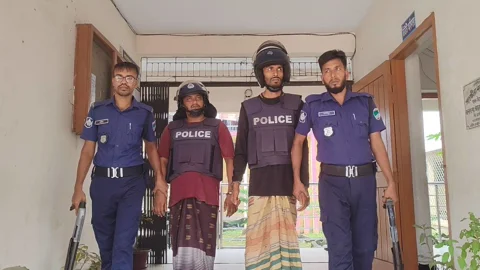 জাকারিয়া হত্যা: ভারতে পালানোর সময় ‘কিশোর গ্যাং লিডার’ নাহিদসহ গ্রেপ্তার ২
