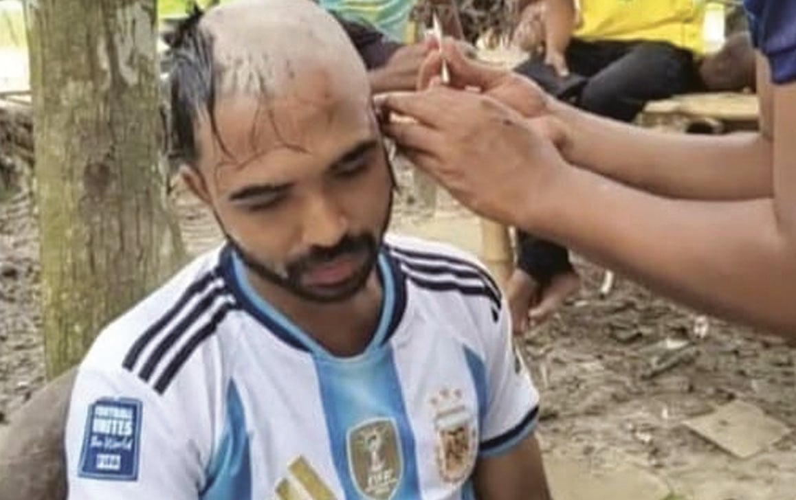 ব্রাজিলের জয়ে আর্জেন্টিনার সমর্থকের মাথা ন্যাড়া 