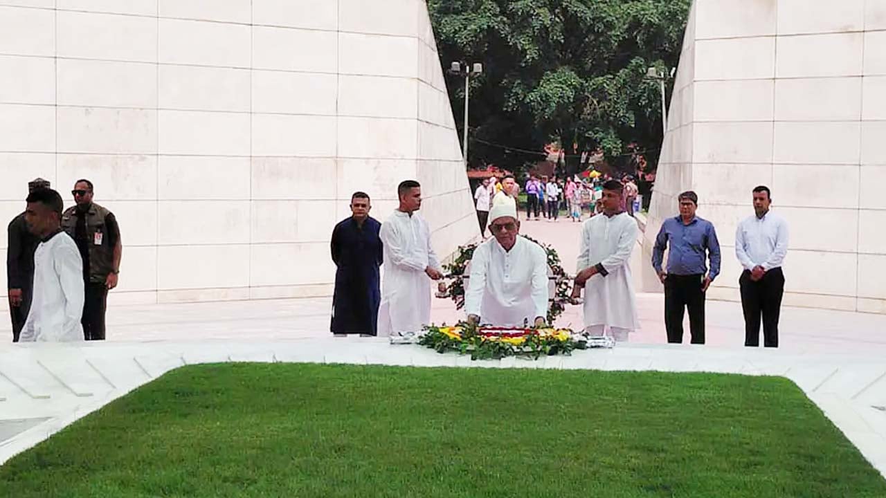 জিয়াউর রহমান ও খালেদা জিয়ার সমাধিতে নবনির্বাচিত রাষ্ট্রপতির শ্রদ্ধা