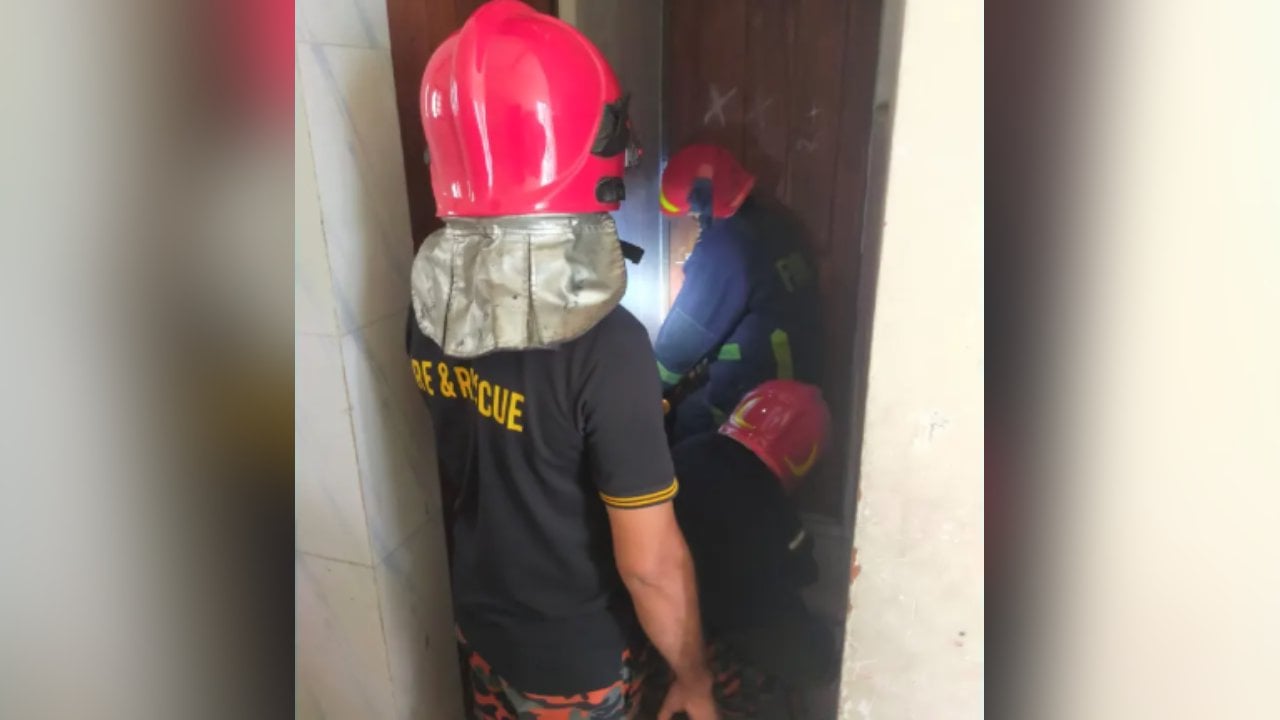 ৯৯৯-এ ফোন, টয়লেট থেকে অজ্ঞান স্কুলছাত্র উদ্ধার