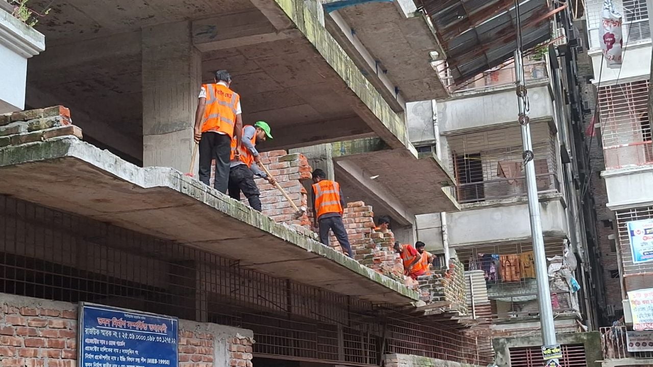 মিরপুর-ভাষানটেকে নকশাবহির্ভূত স্থাপনা ভেঙে দিলো রাজউক