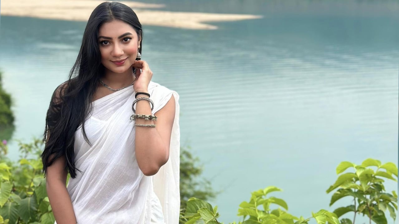 ফেসবুক পোস্টে সুনেরাহর রহস্যময় প্রার্থনা