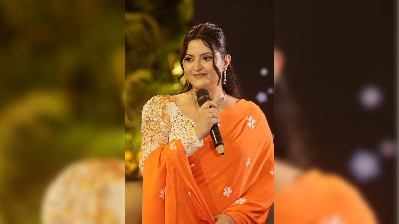 জাঁকজমক ছেড়ে শিউলির প্রেমে পরীমনি