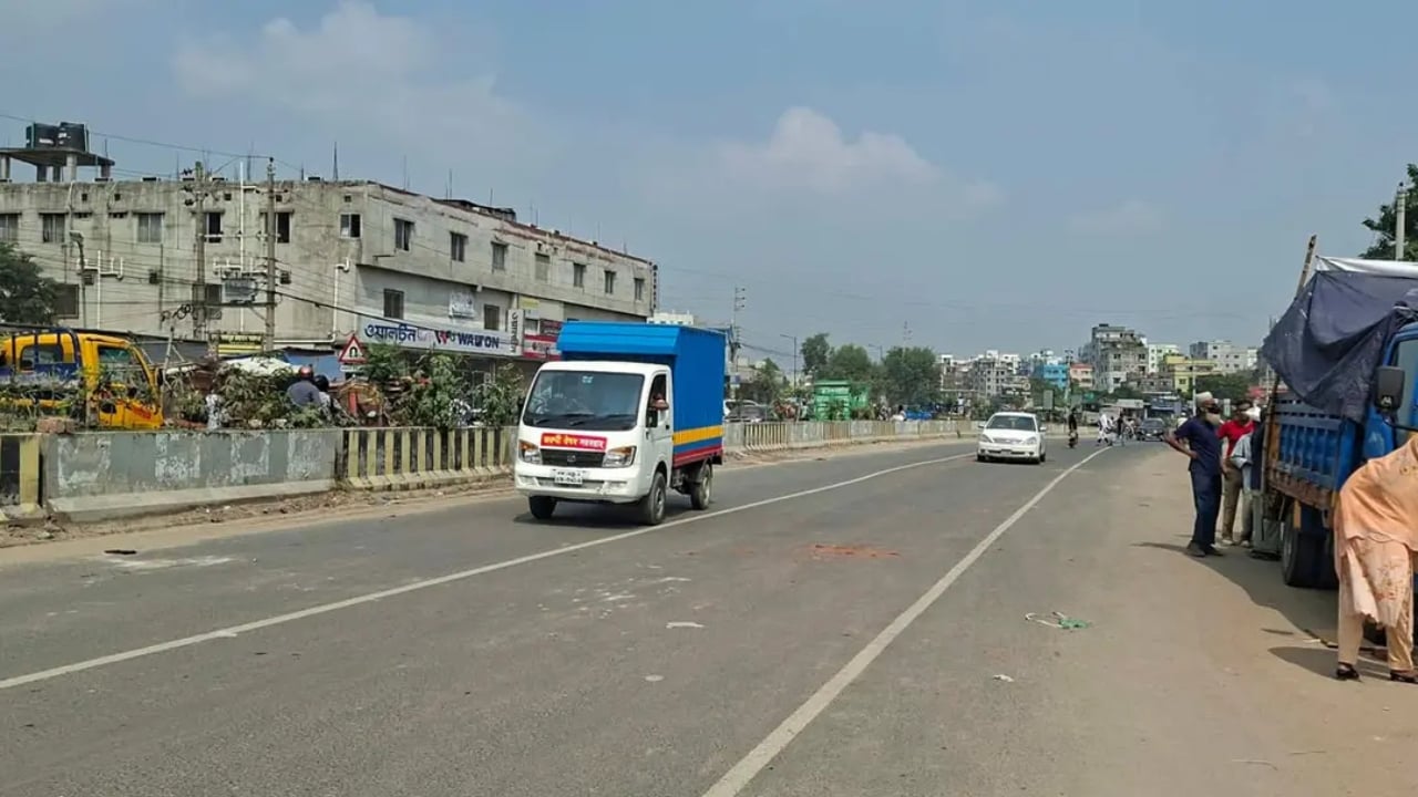 মোহাম্মদপুরে সড়ক অবরোধ প্রত্যাহার, যান চলাচল শুরু