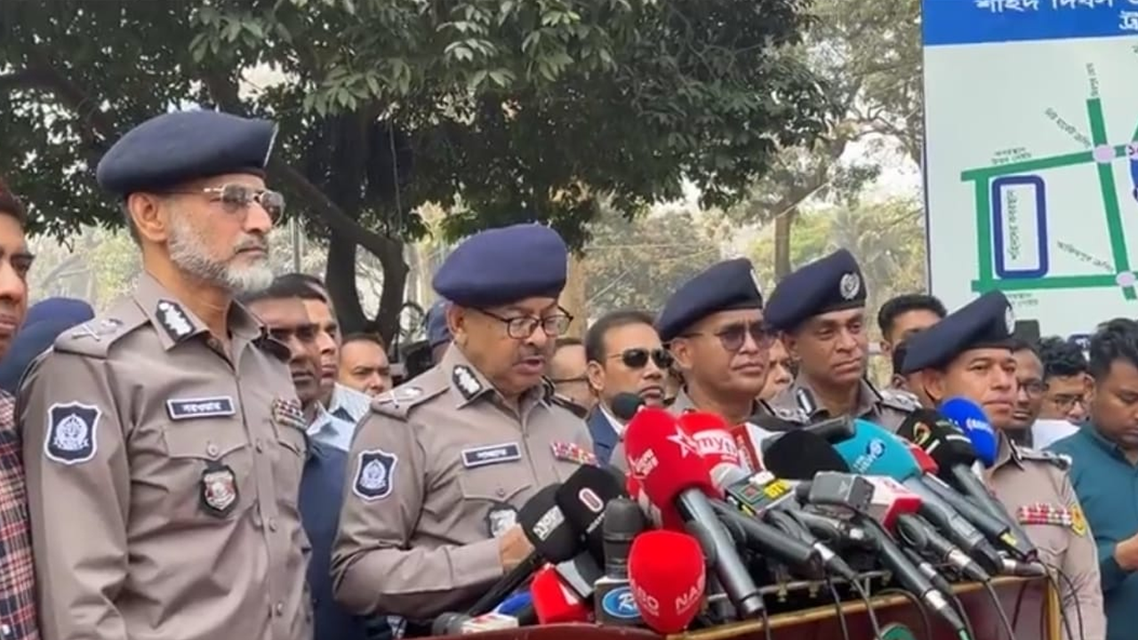 একুশ ঘিরে নিরাপত্তায় ১৫ হাজার পুলিশ: ডিএমপি কমিশনার