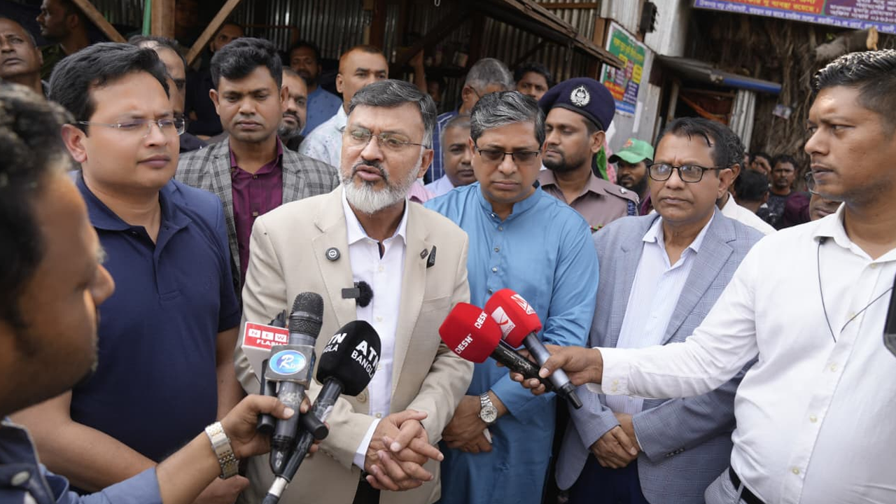 রাজধানীবাসীর স্বস্তি ফেরাতে দিনরাত কাজ করছি: ডিএনসিসি প্রশাসক