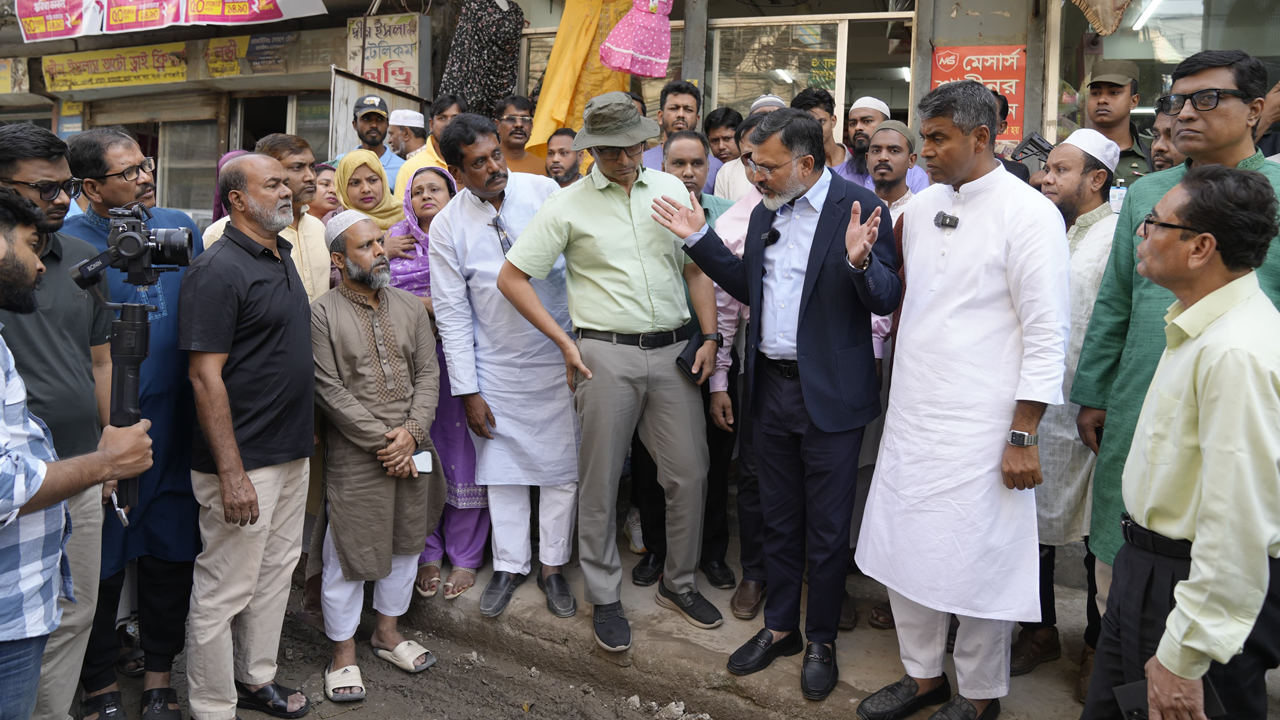 আশকোনায় জলাবদ্ধতা নিরসনের নির্দেশ ডিএনসিসি প্রশাসকের