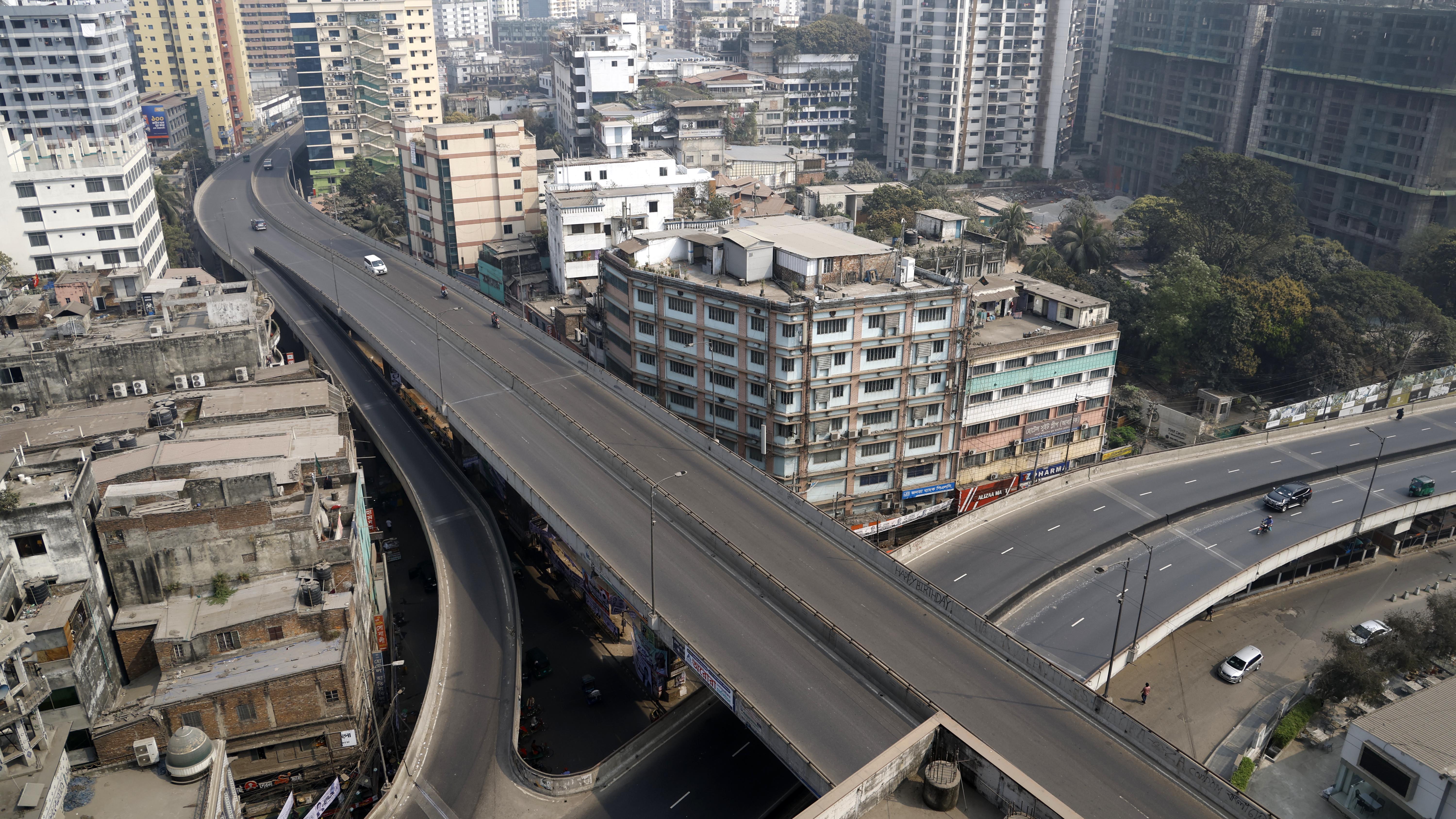 নির্বাচন উপলক্ষে অনেকে ছেড়েছেন ঢাকা। তাই অনেকটাই ফাঁকা ঢাকা শহর