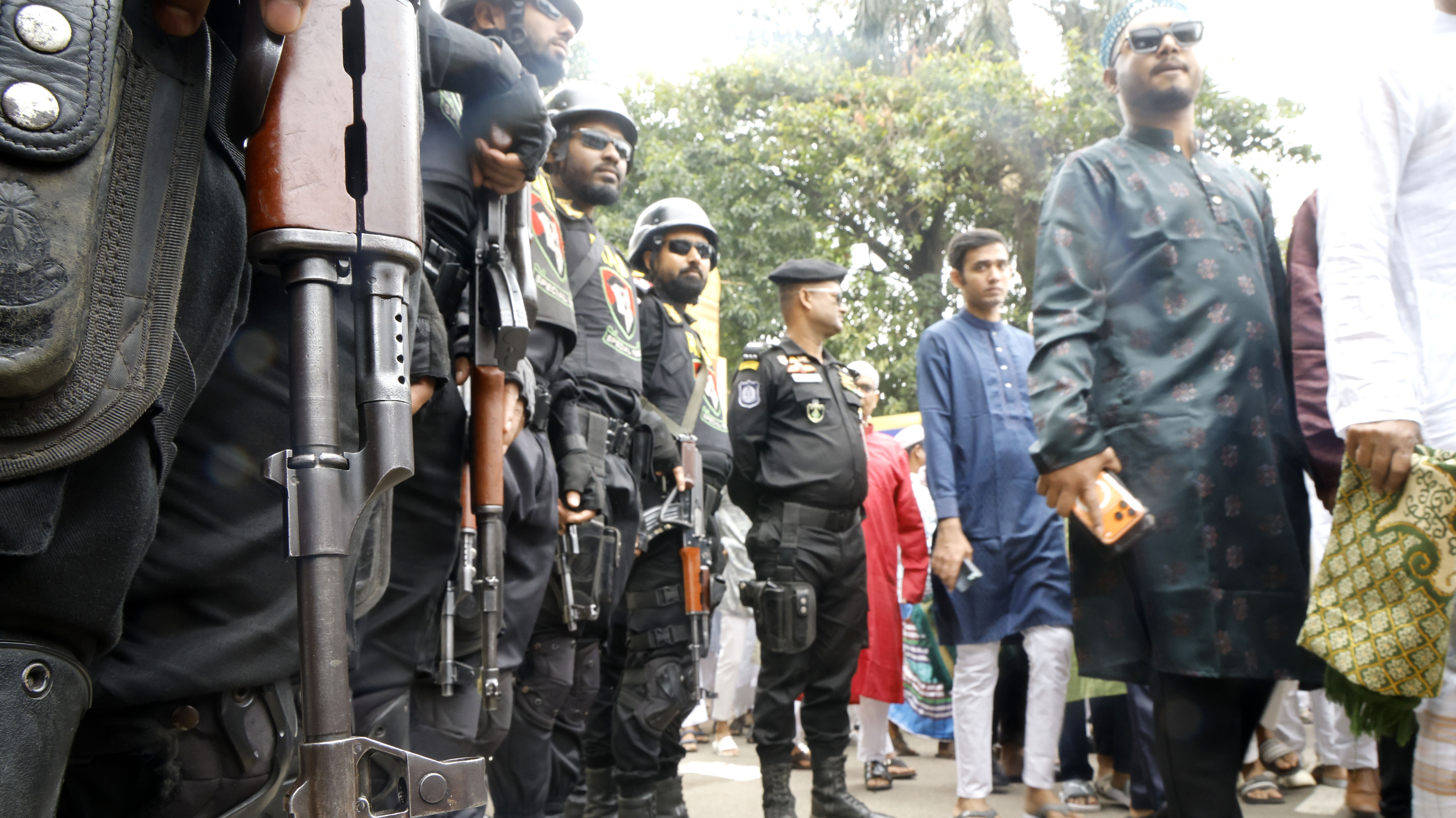 আইনশৃংঙ্খলা বাহিনীর নিরাপত্তা ছিল চোখে পড়ার মতো