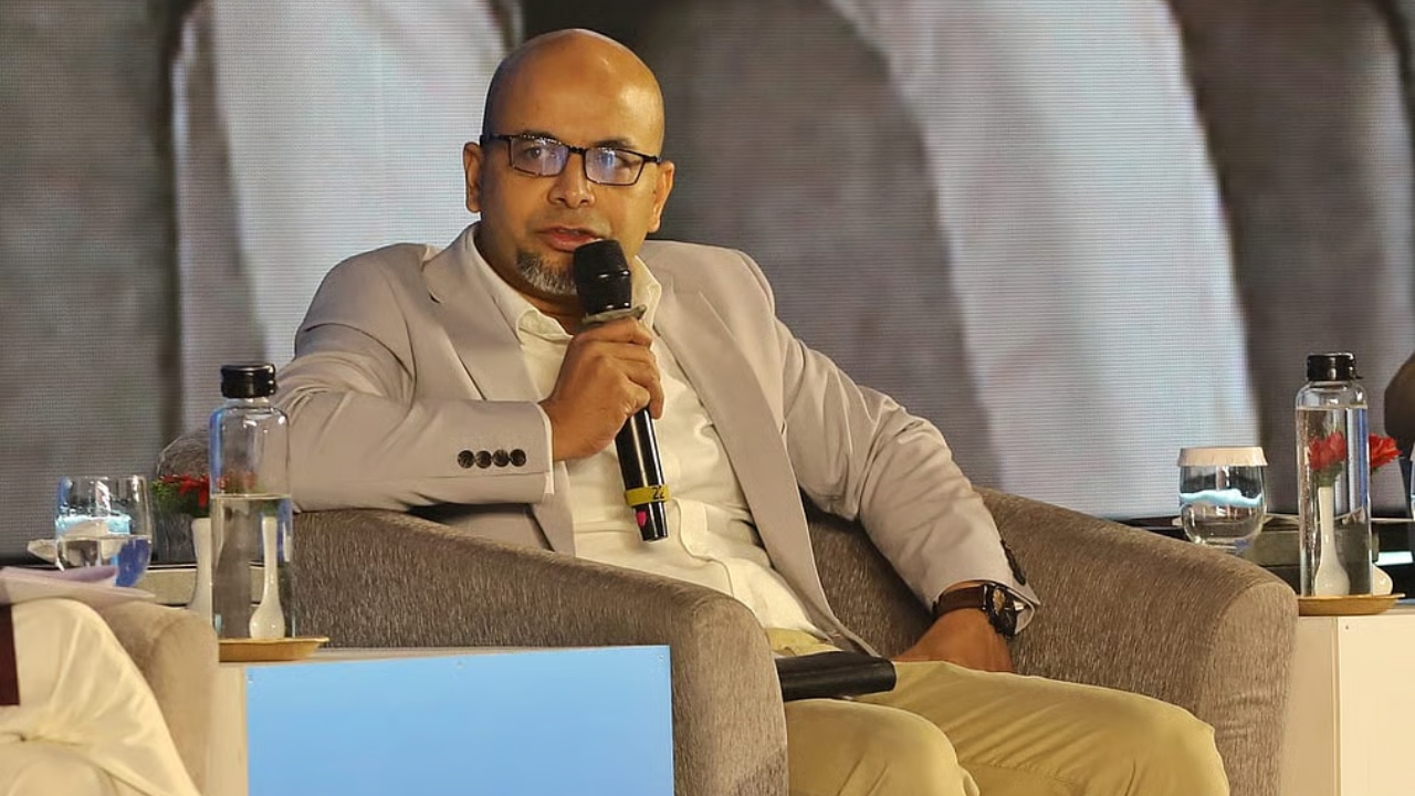 দেশ ছেড়েছেন প্রধান উপদেষ্টার বিশেষ সহকারী ফয়েজ তৈয়্যব