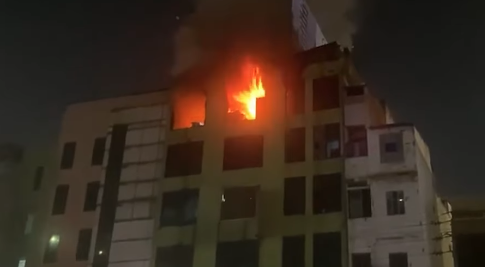 মহাখালীতে বহুতল ভবনে আগুন