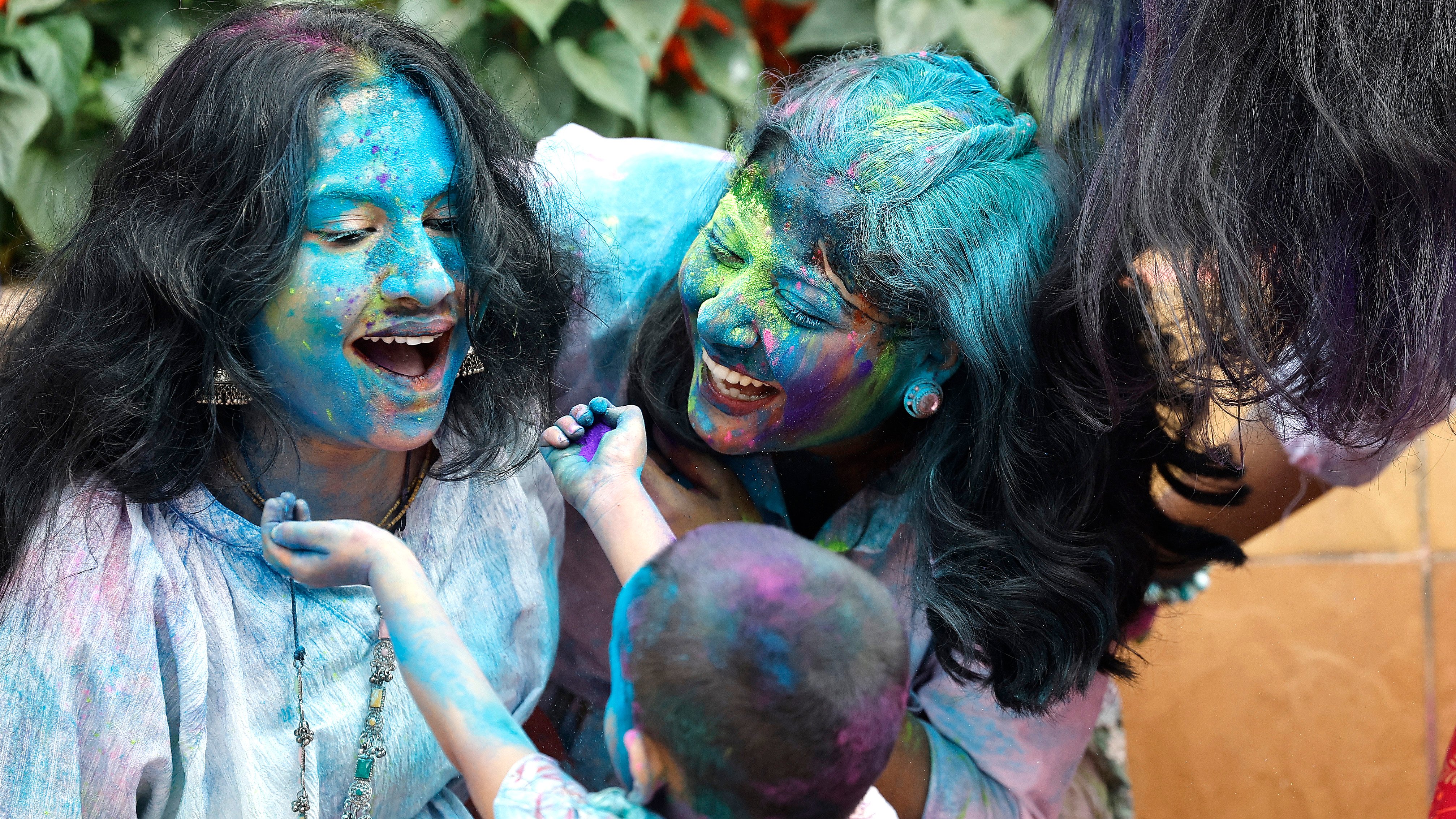 রঙিন দোল উৎসব