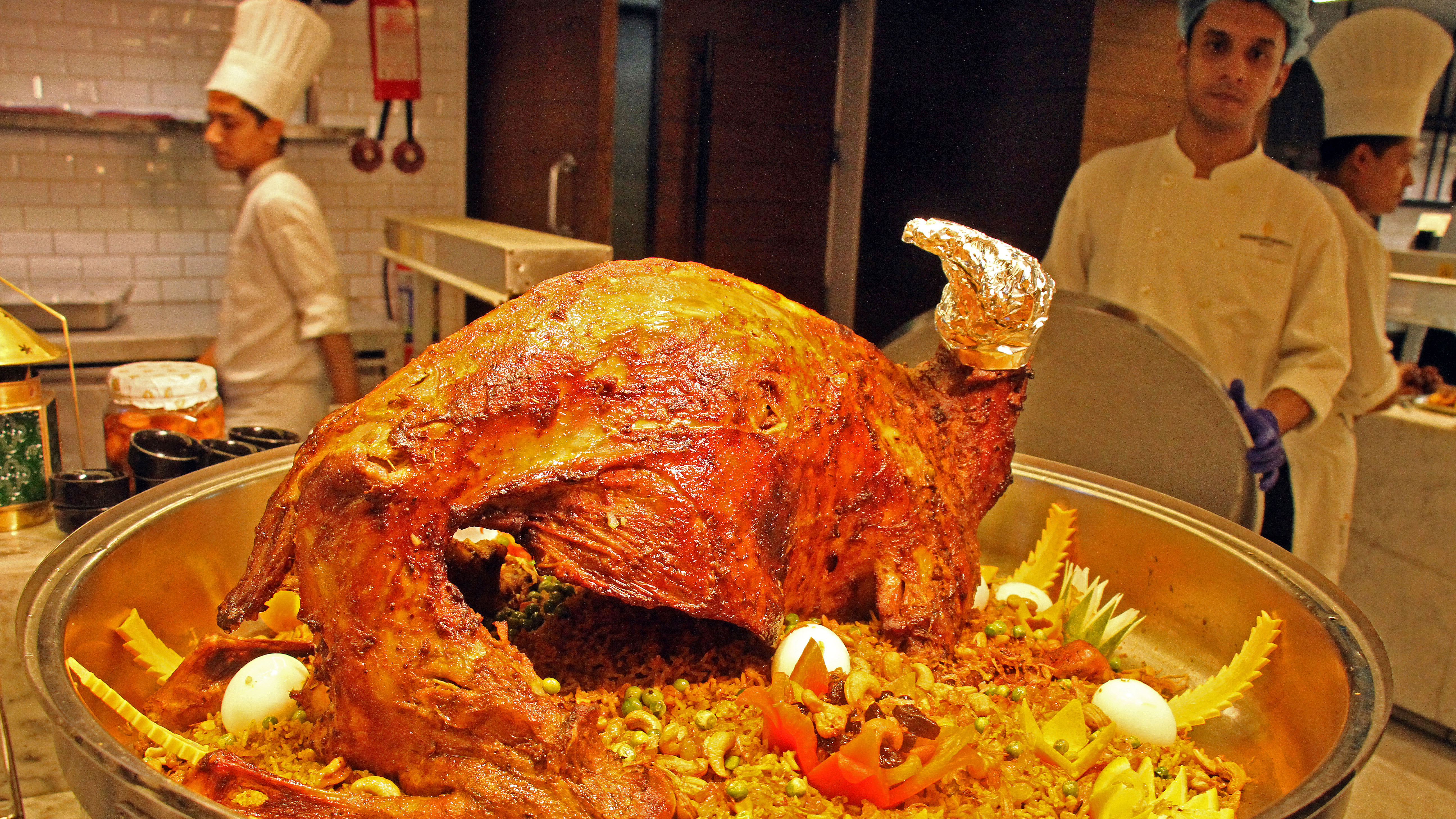 পাঁচতারকা হোটেলের  ইফতার বাজার