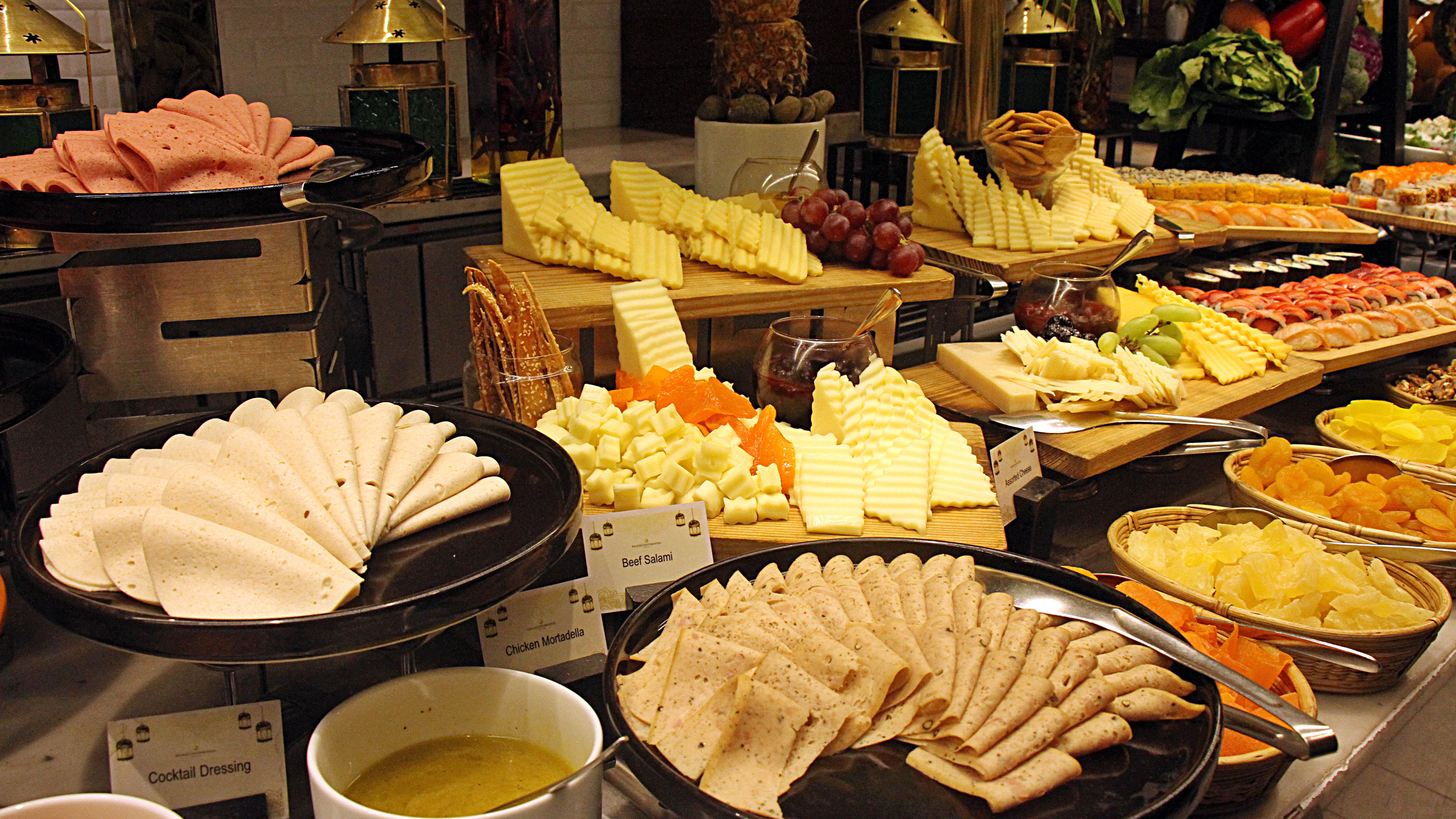 ডেজার্ট প্রেমীদের জন্য রয়েছে মধ্যপ্রাচ্যের ক্লাসিক মিষ্টান্ন-বাকলাভা, বাসবুসা ও কুনাফা