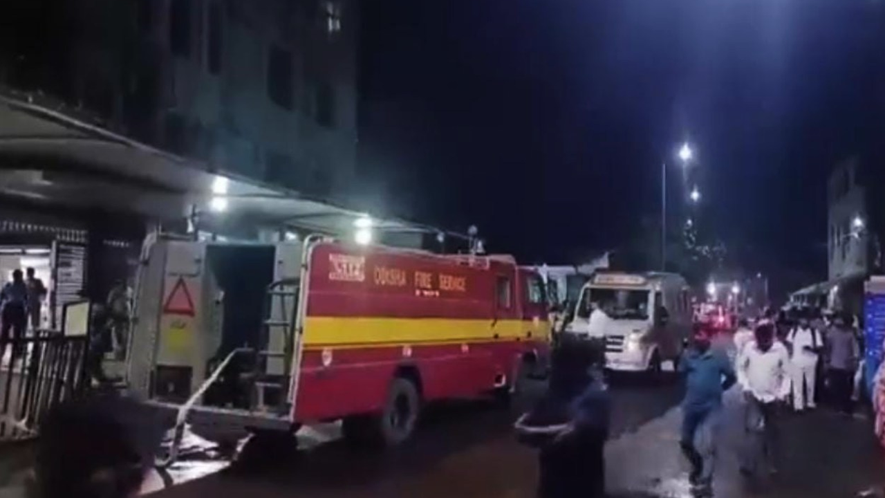 উড়িষ্যায় মেডিকেল কলেজের আইসিইউতে ভয়াবহ অগ্নিকাণ্ড, ১০ রোগীর মৃত্যু