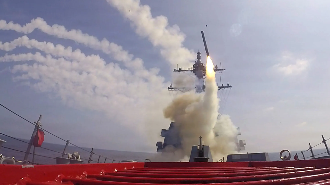 ইরান আর যুক্তরাষ্ট্রের অস্ত্রভাণ্ডার কি কমে আসছে