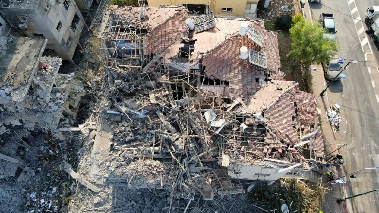 ইরানি রকেট হামলায় ইসরায়েলে ভবন ধস