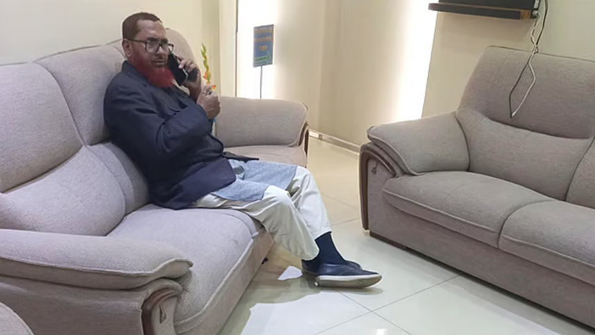 বিমানবন্দরে আটক জামায়াত নেতার কাছে ছিল ৭৪ লাখ টাকা