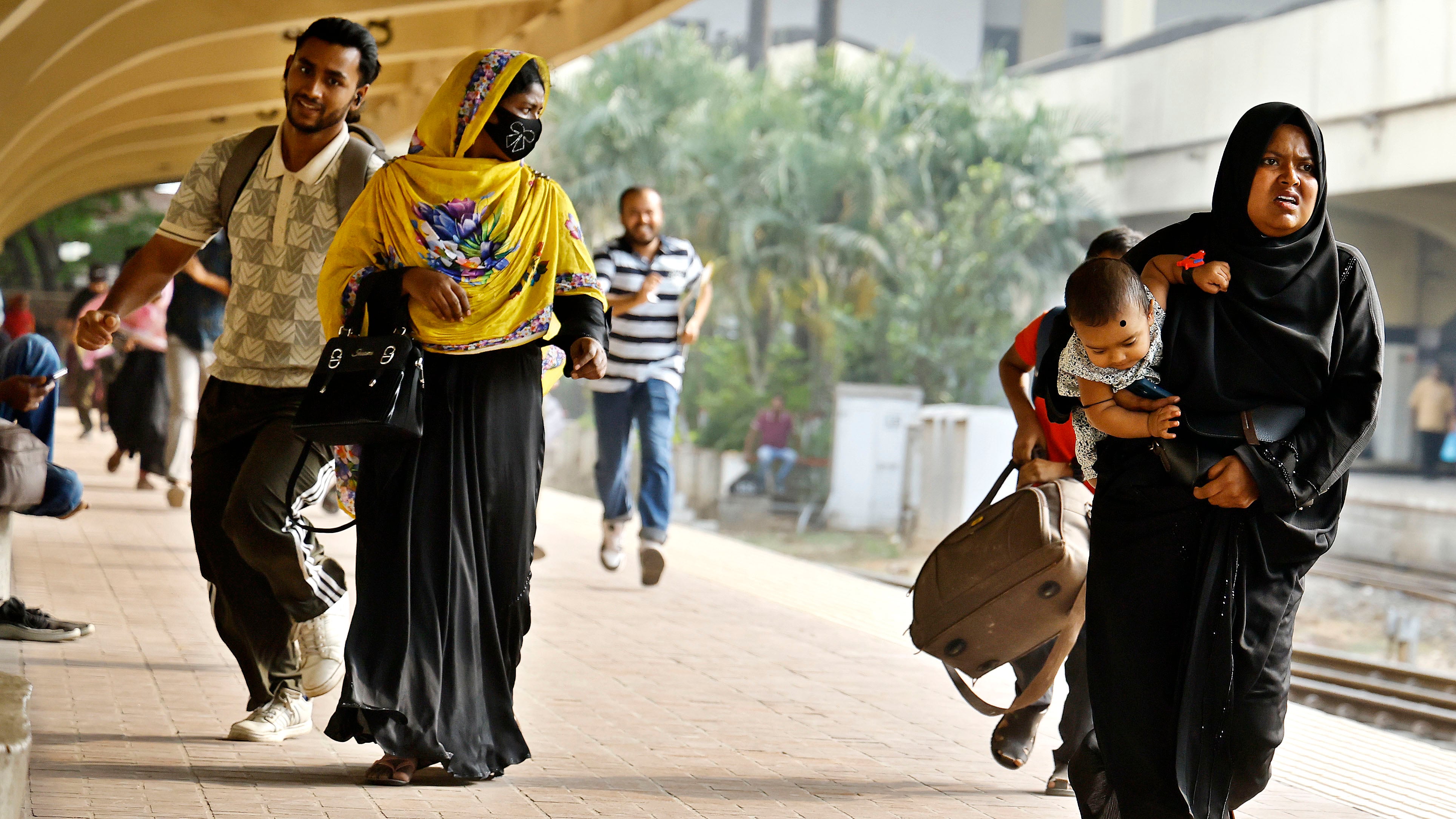 নাড়ির টানে বাড়ি