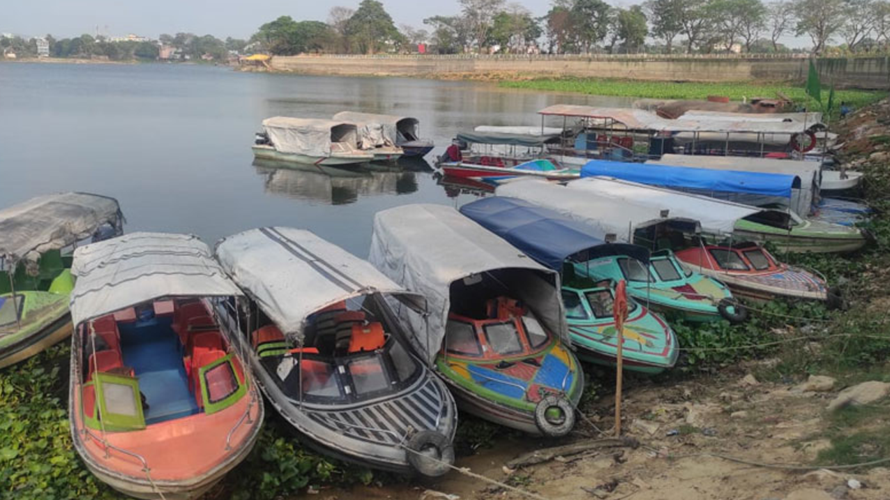 তেল সংকট: কাপ্তাই হ্রদে বন্ধ স্পিডবোট চলাচল