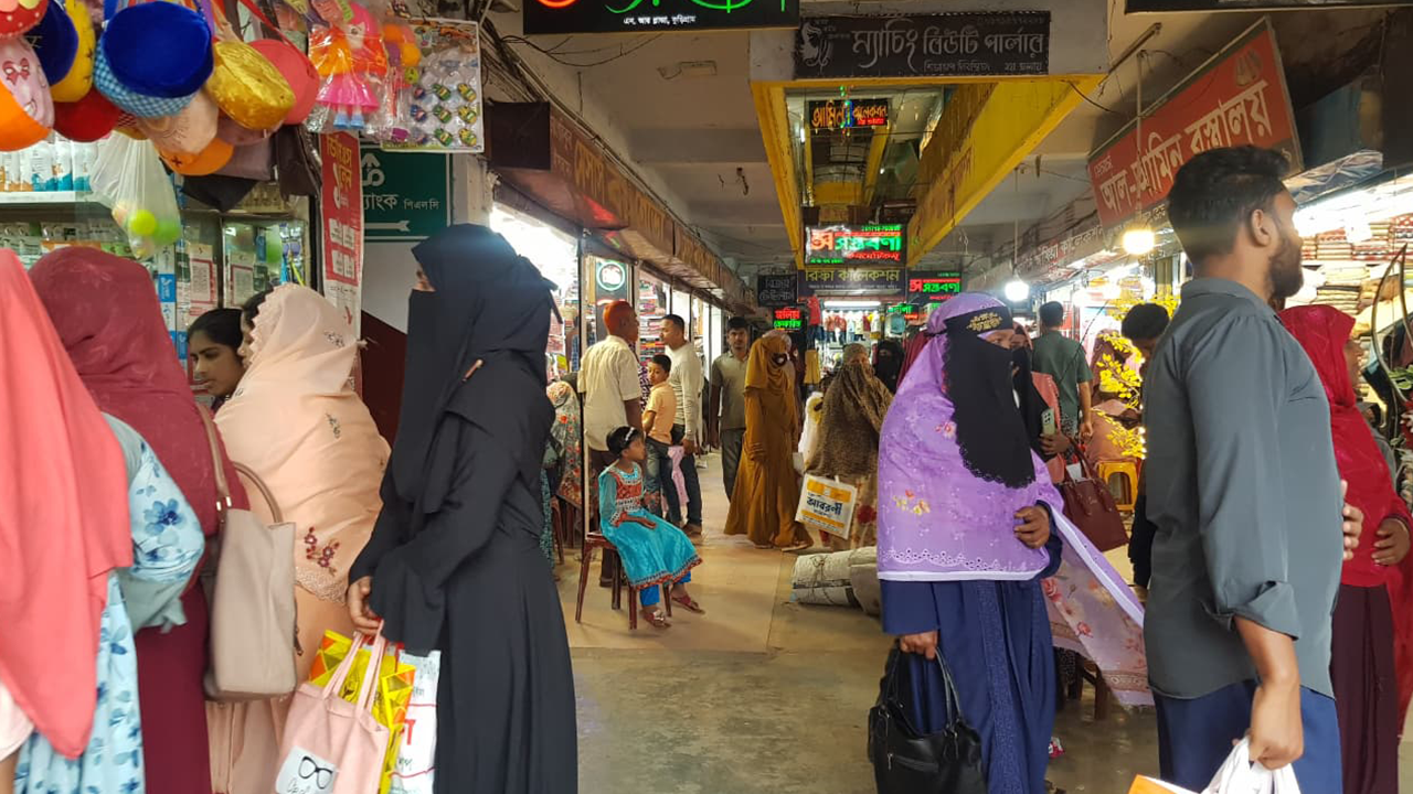 কুড়িগ্রামে জমে উঠেছে ঈদের বাজার