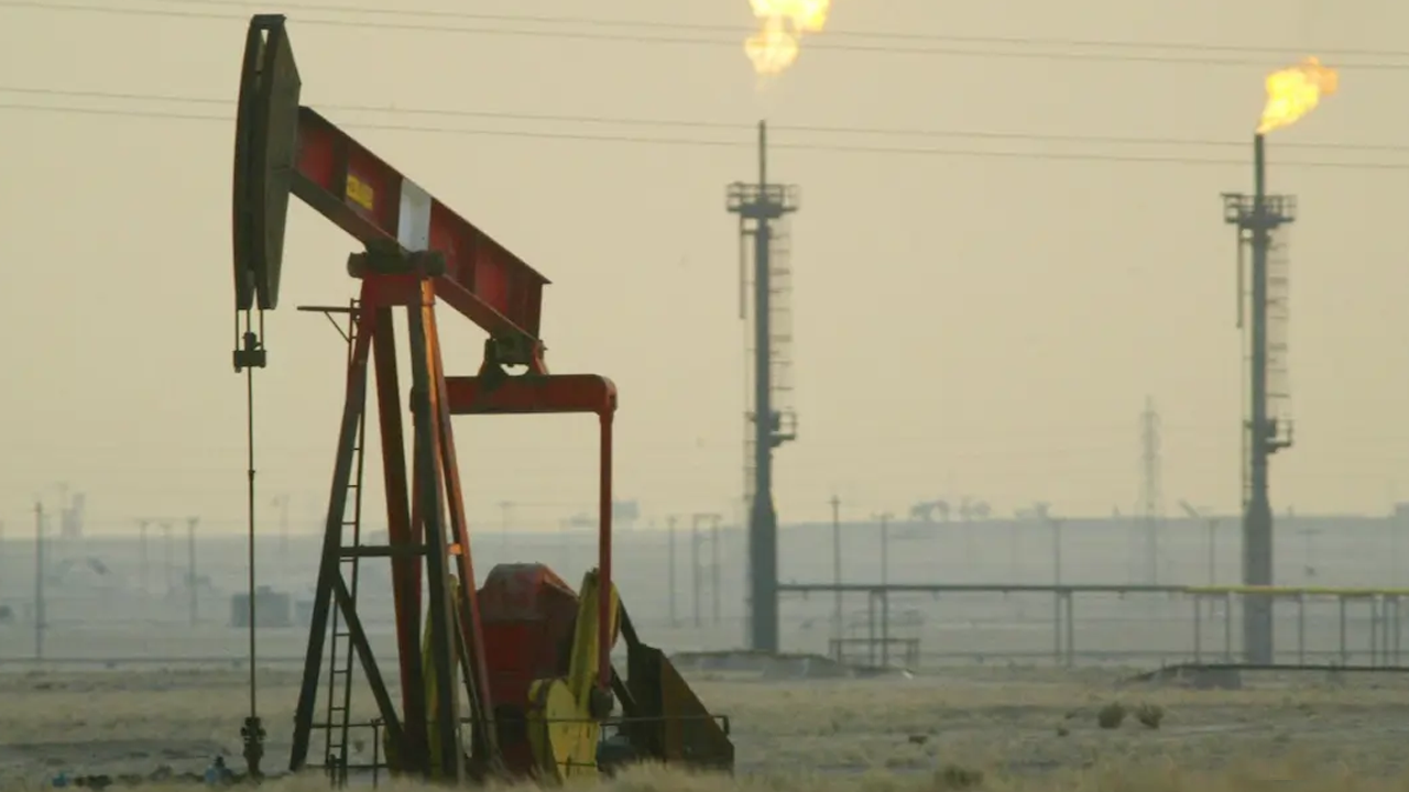 তেল উত্তোলন কমানোর ঘোষণা কুয়েতের