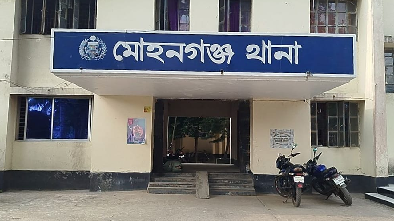 গরু লুটে বাধা দেওয়ায় পেটে লাথি, মৃত সন্তান প্রসব