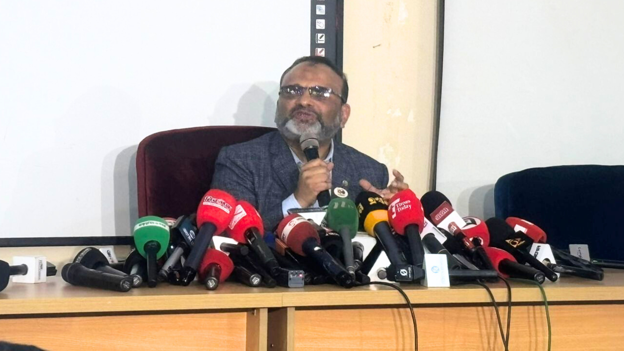 ঢাবি উপাচার্যের পদত্যাগের ঘোষণা