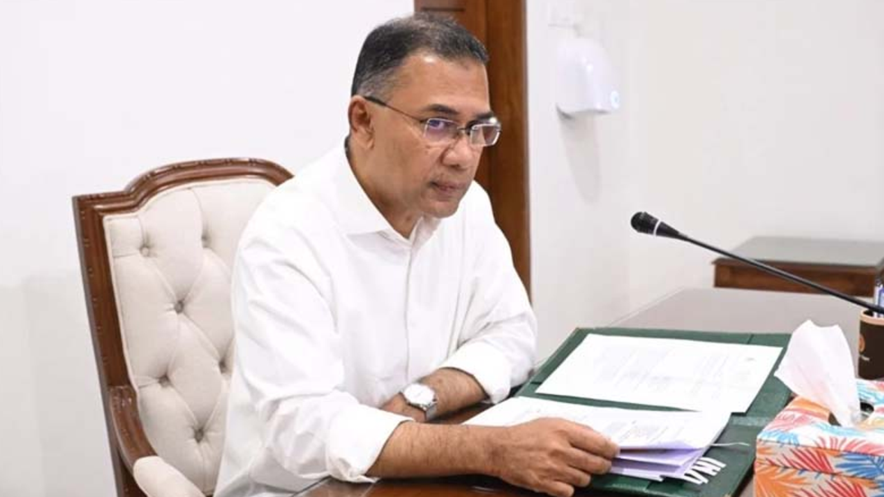 ঈদের ছুটিতেও সরকারি জরুরি কাজ করছেন প্রধানমন্ত্রী