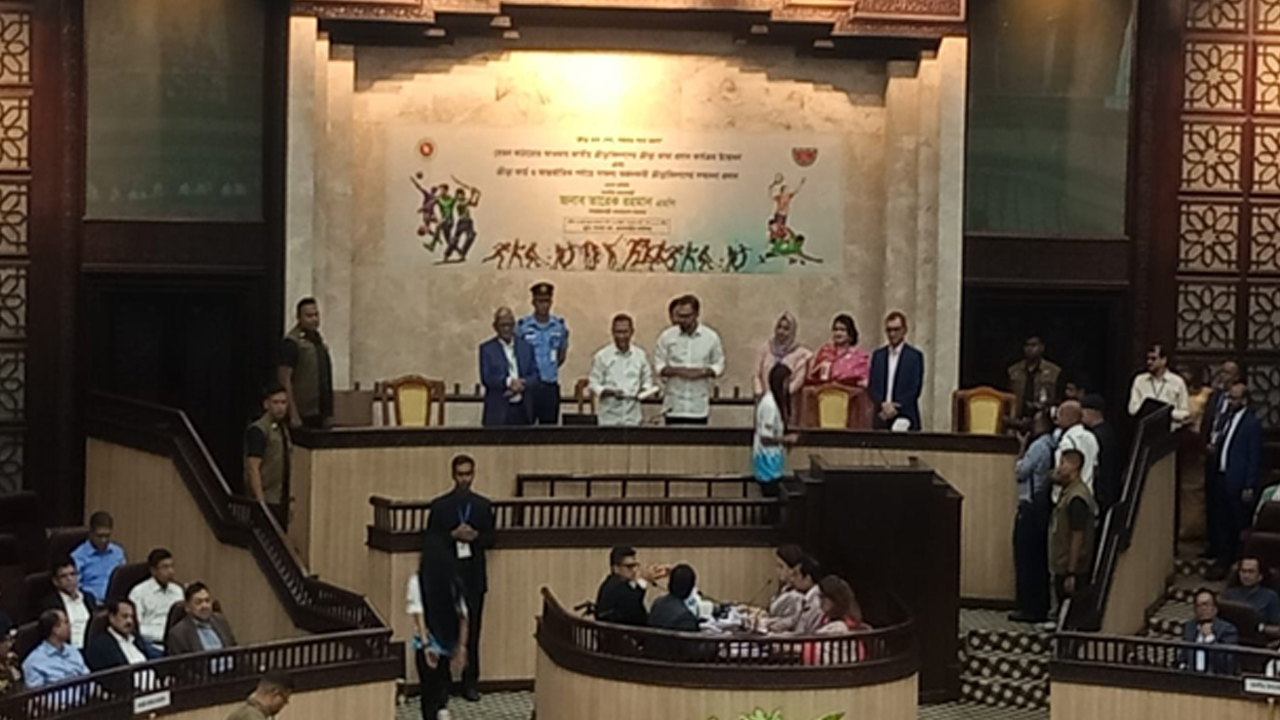 প্রধানমন্ত্রী ল্যাপটপে বাটন চাপতেই টাকা পৌঁছে গেল ক্রীড়াবিদের ফোনে