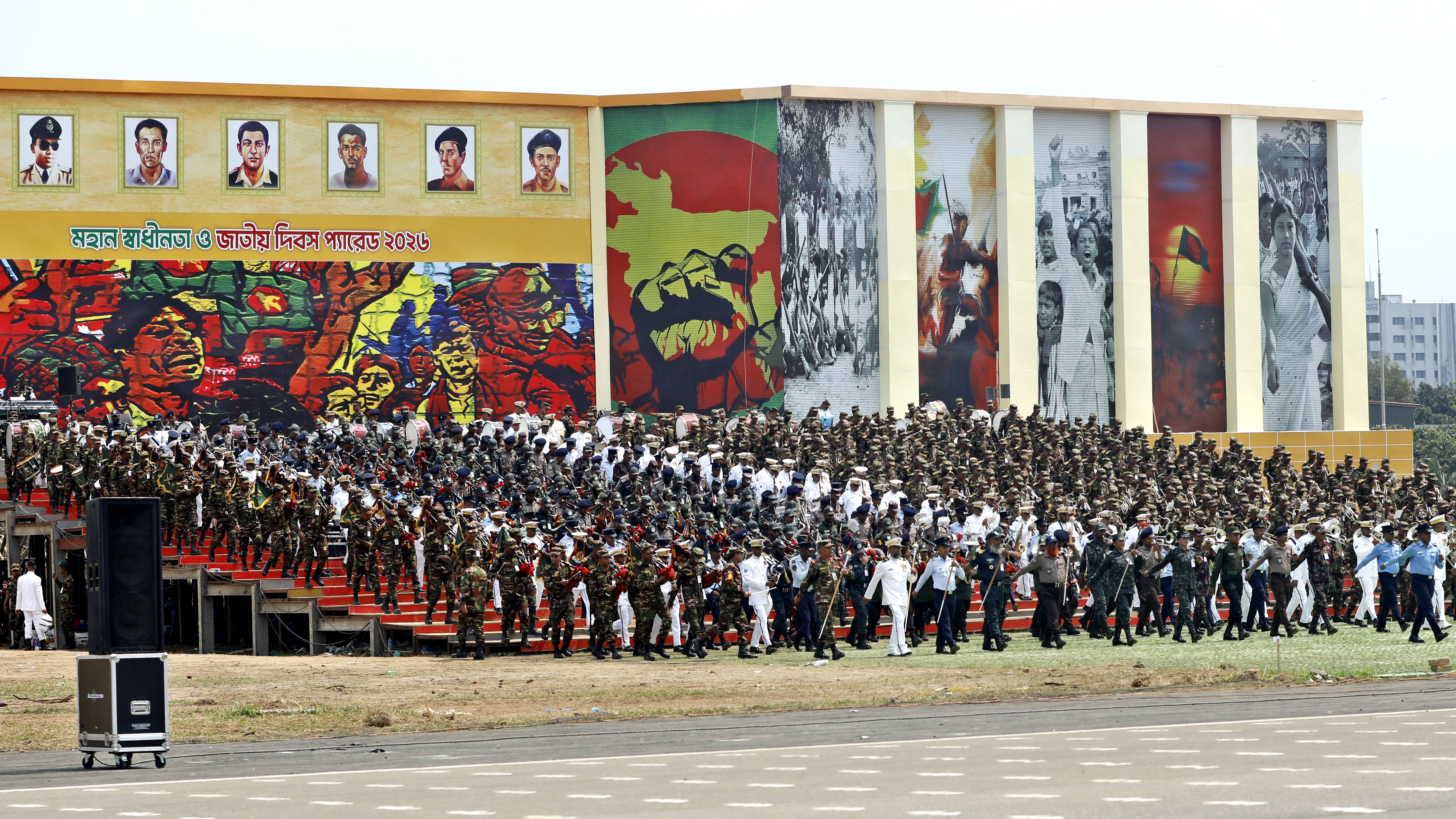 স্বাধীনতা দিবসের প্রস্তুতিতে জাতীয় প্যারেড স্কয়ারে ব্যস্ততা। চূড়ান্ত প্রস্তুতি চলছে।