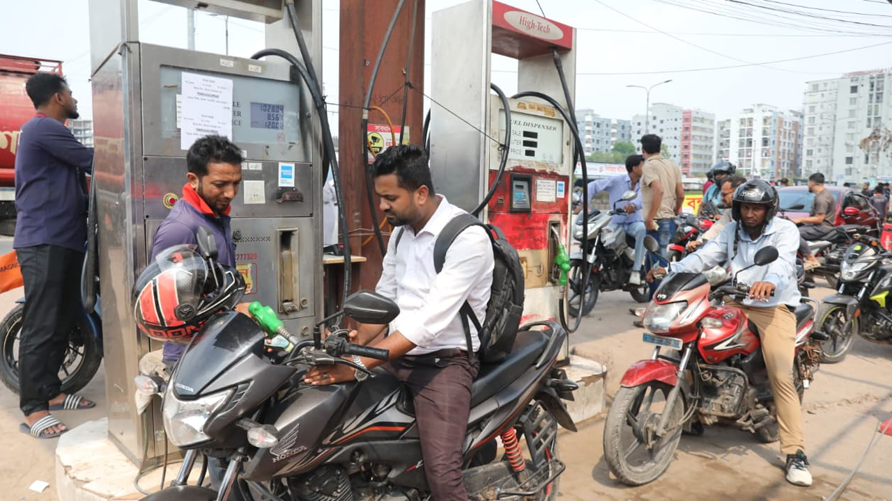 জ্বালানি পরিস্থিতি স্বাভাবিক আছে– এমন প্রচারে নামছে সরকার