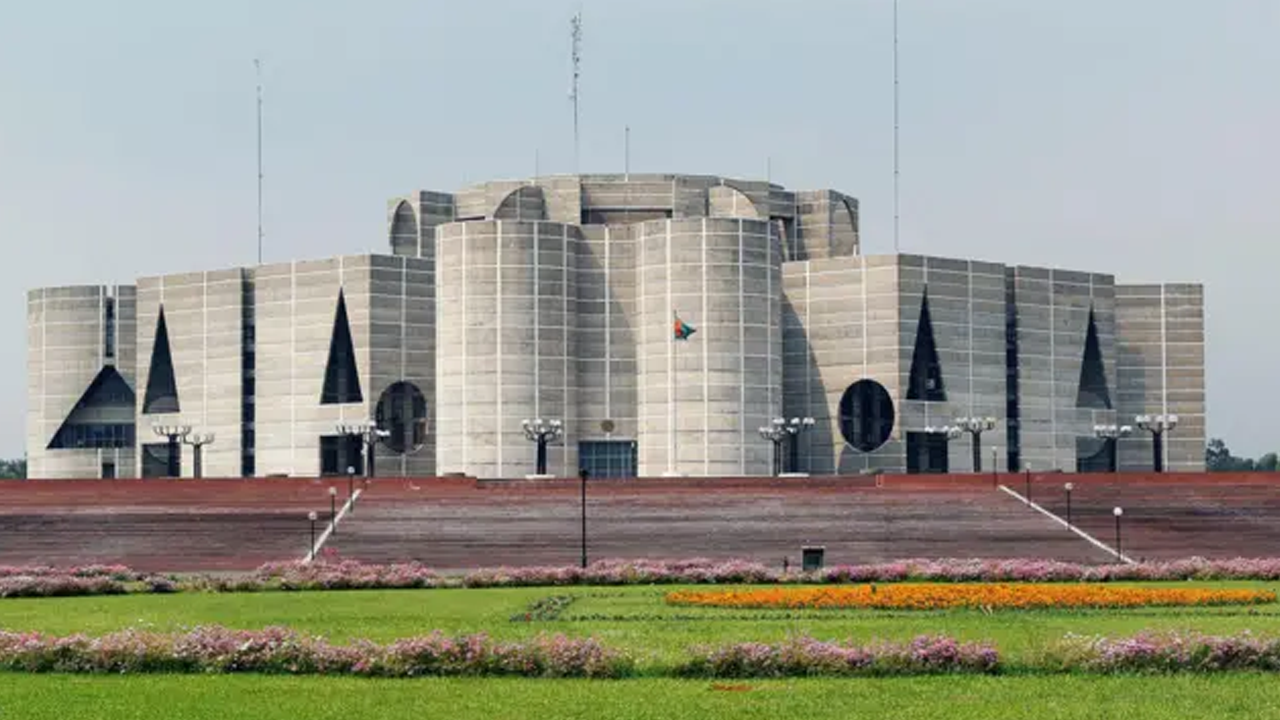 নতুন মন্ত্রিসভায় কে কোন দায়িত্ব পেলেন