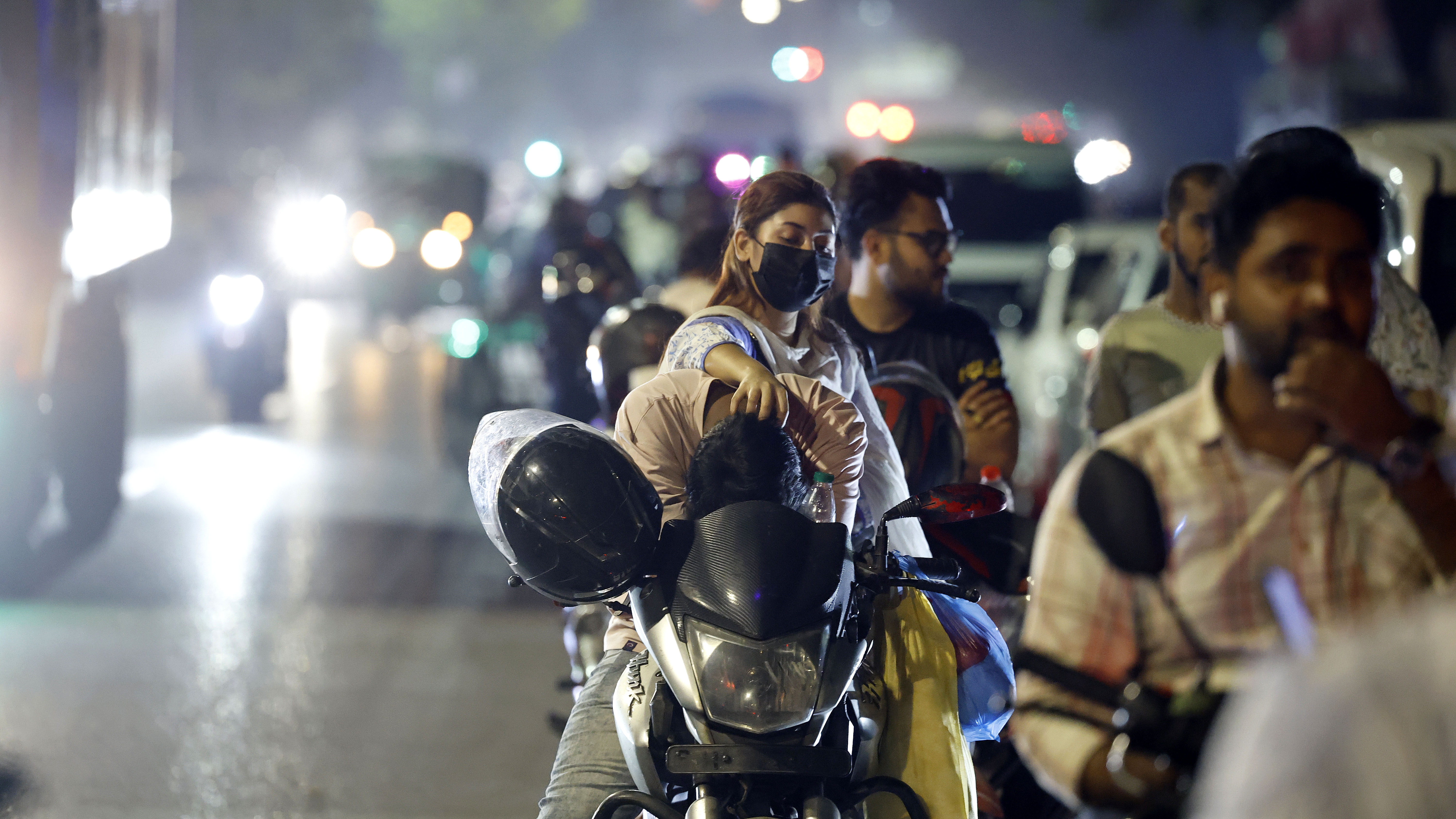 দিবা-নিশি দুর্ভোগ